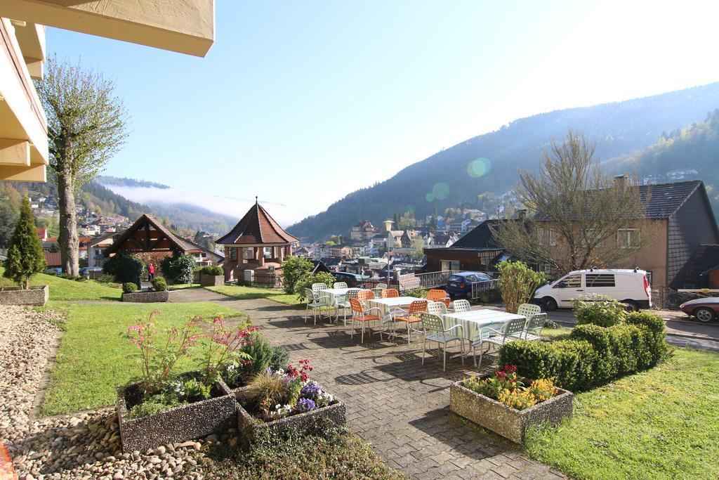 Hotel Bergfrieden Bad Wildbad Bagian luar foto